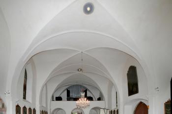 pohled z presbytáře do lodi ( © Pavel Zany Komárek 14.9. 2008)