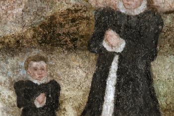 detail klečících figur dívky s dítětem z epitafu Vzkříšení Páně v presbytáři ( © Pavel Zany Komárek 14.9. 2008)