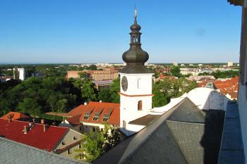 Mlýny v pozadí - foceno z hradní věže (© Rodochrozit        , 05/2011)