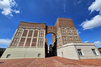 Celkový pohled na komplex Automatických mlýnů od jihu (© Jan P. Štěpánek  05/2024)