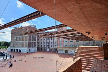 Pohled z vyhlídky budovy GAMPA na Automatické mlýny (© Jan P. Štěpánek  05/2024)