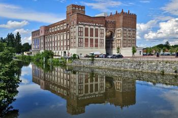 Celkový pohled na Automatické mlýny od Labské ulice  (© Jan P. Štěpánek  05/2024)