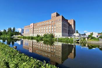 Celkový pohled na Automatické mlýny od Labské ulice  (© Jan P. Štěpánek  05/2024)