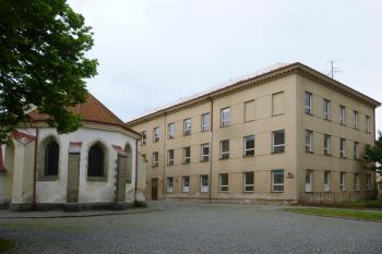 Pardubice-kostel Zvěstování P. Marii s bývalým konventem (© Vlastislav Mareček, 05/2016)