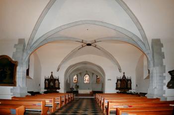pohled od vstupu do lodi a presbytáře ( © Pavel Zany Komárek 14.9. 2008)