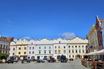 severovýchodní fronta hlavního náměstí  (© Jan P. Štěpánek  05/2024)