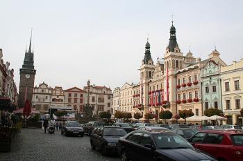 Pernštýnské náměstí s dominantami radnice a Zelené brány (© Ivan Grisa, 10/2008)