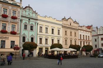 Východní část severní fronty Pernštýnského náměstí (© Ivan Grisa, 10/2008)