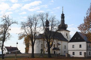 Kostel od severovýchodu (© Ivan Grisa, 10/2008)