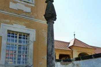 Horní Police - poutní areál a kostel Navštívení Panny Marie. (© František Kinař, 04/2015)