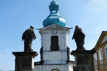 Horní Police - poutní areál a kostel Navštívení Panny Marie. (© František Kinař, 04/2015)