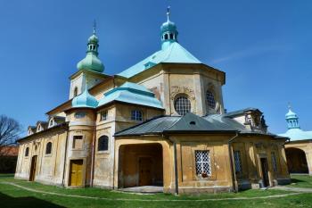 Horní Police - poutní areál a kostel Navštívení Panny Marie. (© František Kinař, 04/2015)