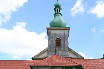 Ambit a kostel od západu ( © Ivan Grisa 05/2009)