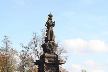 Mariánské sousoší od západu (© Ivan Grisa, 10/2008)