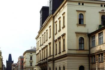 Odjezdová budova. ( © Jan Sommer 10/2008)