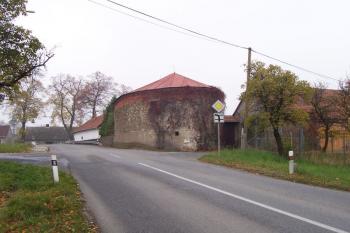 Malé Hradisko - větrný mlýn v Brankách (© Ivo Rozehnal, 10/2008)