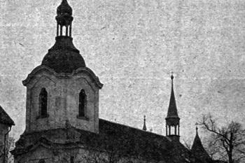 kostel krátce po novobarokní dostavbě (© Antonín Podlaha: Posvátná místa království Českého; Díl 2., Vikariáty: Berounský, Bystřický a Plzeňský, Dědictví sv. Jana Nepomuckého, Praha 1908)