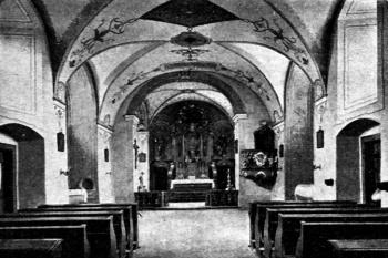 interiér kostela na počátku 20. století (© Antonín Podlaha: Posvátná místa království Českého; Díl 2., Vikariáty: Berounský, Bystřický a Plzeňský, Dědictví sv. Jana Nepomuckého, Praha 1908)