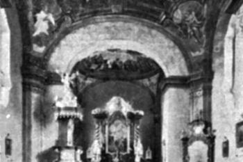 interiér kostela na počátku 20. století (© Antonín Podlaha: Posvátná místa království Českého; Díl 3., Vikariáty: Kralovický, Vlašimský a Zbraslavský, Dědictví sv. Jana Nepomuckého, Praha 1909)