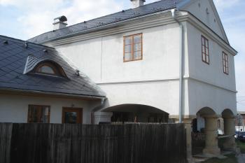 kovárna dříve patřící k zámku (© Jaromír Schoffer, 04/2010)