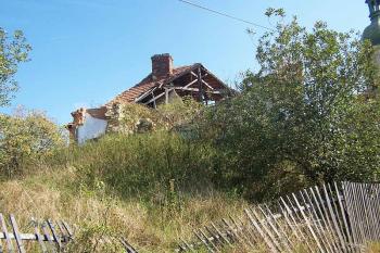 Zde stávala nejstarší budova (© Vladimír Studecký, 9/2008)
