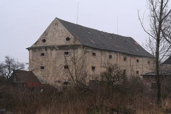 Sýpka ze dvora ( © Ivan Grisa 03/2009)