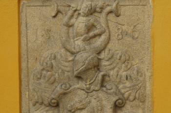znaková deska Jiřího Čížovského z Čížova s datací 1586 ( © Milan Caha 10/2008)