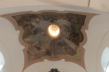 Barokní freska na klenbě presbytáře (© Johannes Cladis, 05/2018)