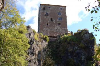 donjon od silnice (© Rodochrozit, 10/2011)