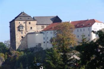 Boční pohled na hrad (© Dušan Lipár, 11/2006)