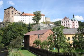 Hrad a zámek od jihozápadu ( © Ivan Grisa 08/2009)