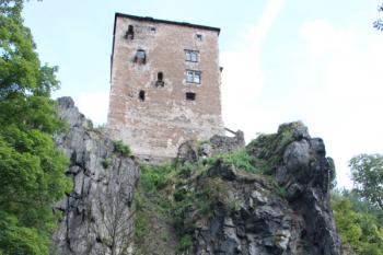 Donjon a skála nad Teplou ( © Ivan Grisa 08/2009)