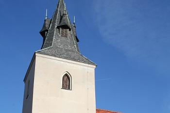 Věž a západní část lodi od jihu (z návsi) (© Ivan Grisa, 11/2008)