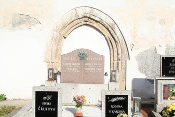 Bývalý jižní portál lodi (© Ivan Grisa, 11/2008)