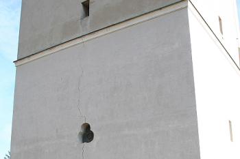 Západní stěna přízemí věže (© Ivan Grisa, 11/2008)