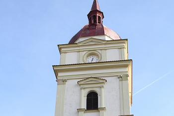 Horní část věže od západu (© Ivan Grisa, 11/2008)