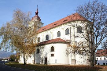 Kostel od jihovýchodu (© Ivan Grisa, 11/2008)