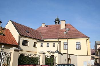 Radnice od jihu (z Radniční ulice) (© Ivan Grisa, 11/2008)