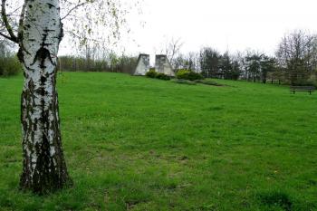 Pomník bitvy Na Běhání ( © František Kinař 05/2017)