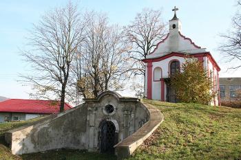 Kaple s poustevnou od západu (© Ivan Grisa, 11/2008)