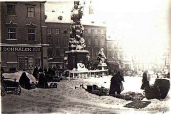 Brno - Sloup Nejsvětější Trojice  na snímku z počátku 20.století - soukr.sbírka IvoR (© anonym)
