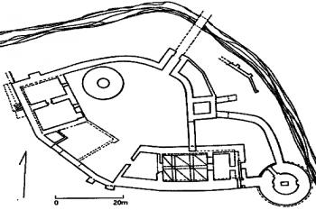 půdorys středověké podoby hradu ( © podle J. Romanowa (in L. Kajzer, S. Kołodziejski, J. Salm: Leksykon zamków v Polsce,nakl. Arkady, Warszawa, 2003))