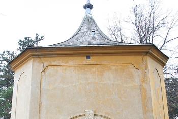 Jižní vstupní průčelí severní kaple (© Ivan Grisa, 11/2008)