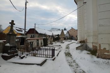 hřbitov u kostela (© Stanislav Drda 12/2022)