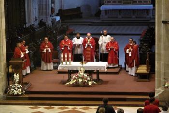 mše celebrovaná samotným arcibiskupem Zvolenským ( © Jan P. Štěpánek 08/2011)