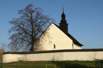 kostel s opevněním a baštou ( © Milan Caha 11/2008)