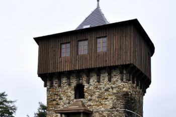 Nově zrekonstruovaná severní bateriová věž. ( © Radovan Smokoň 10/2010)