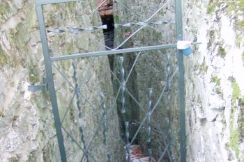 Vchod do jeskyně (© Martin Smital, 11/2008)
