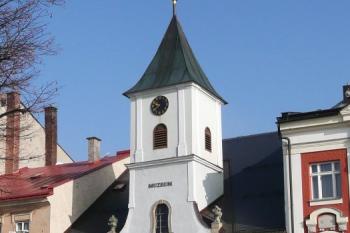 průčelí bývalé radnice, nyní městského muzea v Králíkách ( © Jan P. Štěpánek 10/2008)