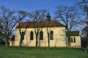 Kostel sv. Jana Křtitele v Roztokách u Prahy ( © Pavel Vítek 11/2008)